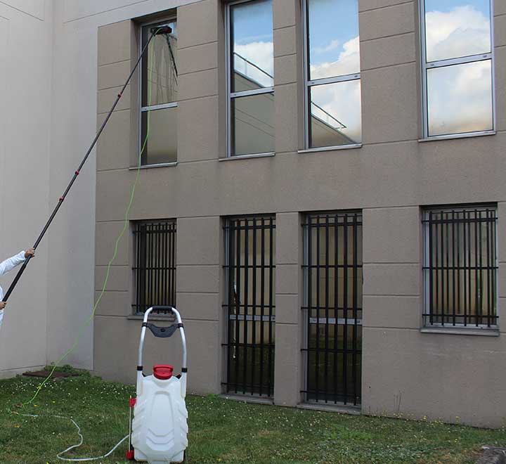 Telescoop set 5,4 meter lengte steel met aansluitslang in combinatie met onze sprayer.